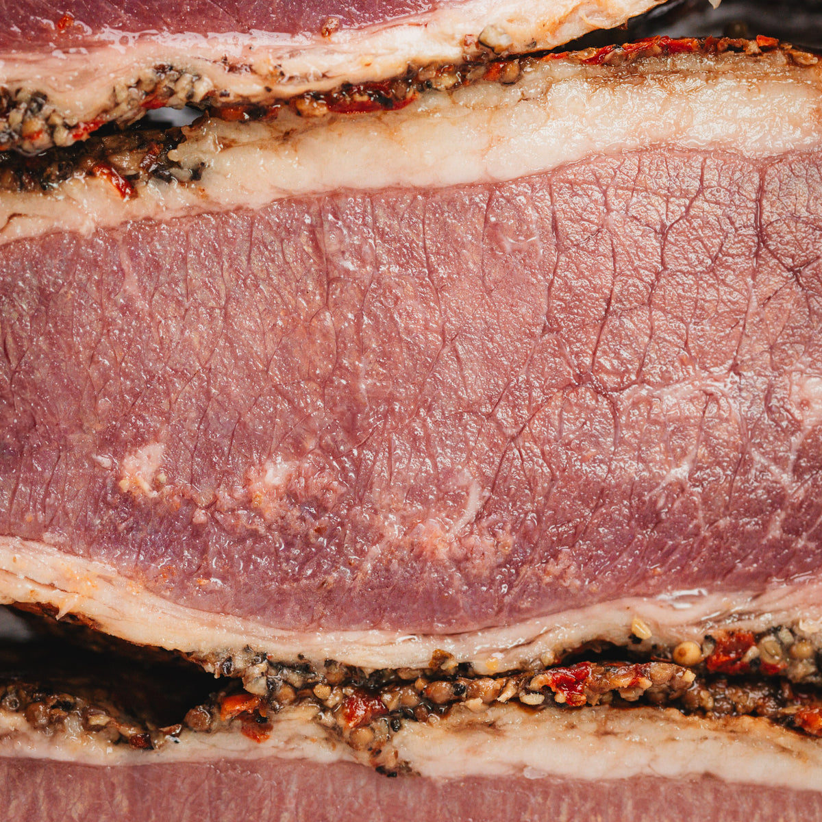Kopy Katz Pastrami – Anschnitt mit Gewürzkruste